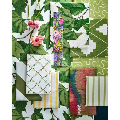 Harlequin Harlequin x Sophie Robinson Fabrics Daisy Trellis Fabric - Emerald/Pear - HSRF121194 - Image 2