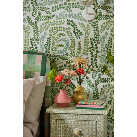 Harlequin Colour 4 Wallcoverings Fayola Wallpaper - Clover/Chalk - HC4W113021